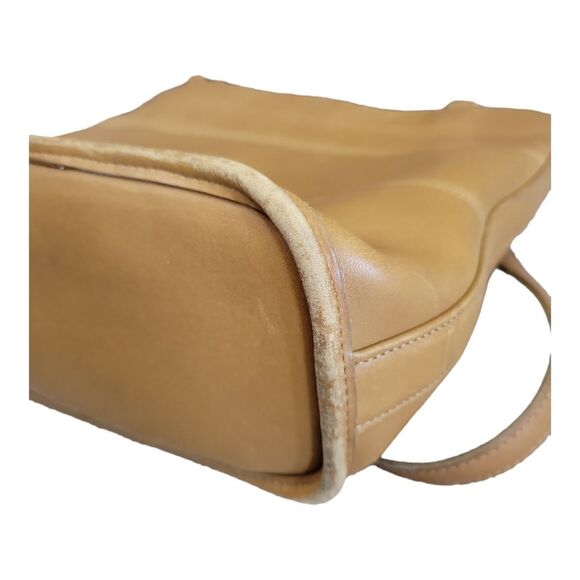 VINTAGE Tan COACH Bucket Style Purse w/ 2 Handles - Picture 6 of 9